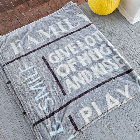 Family Rules pattern fleece microfiber blanket 50 x 58" pre loved - Picture 6 of 11